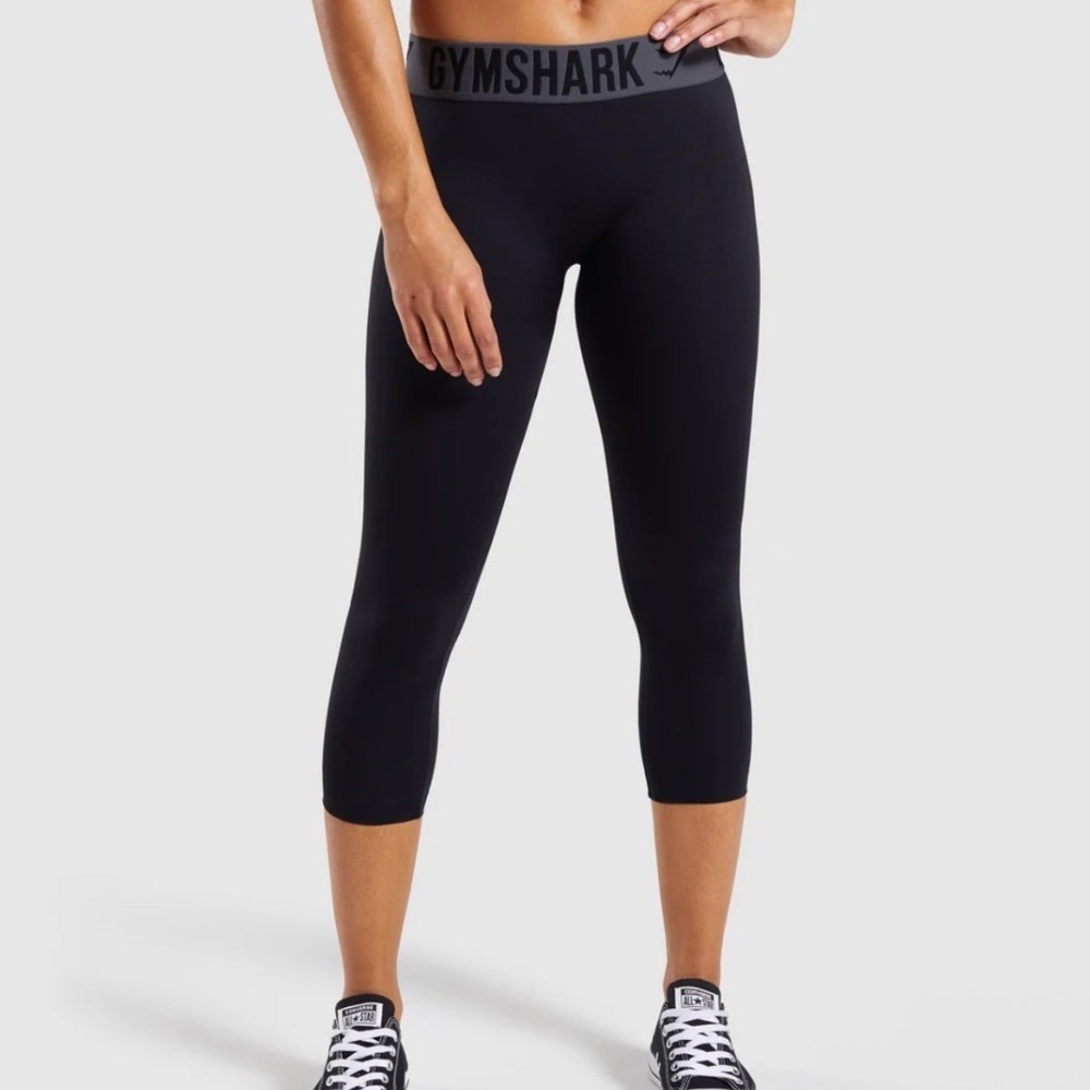 GYMSHARK | Women's Black Seamless Cropped Athleisure Leggings, Size L